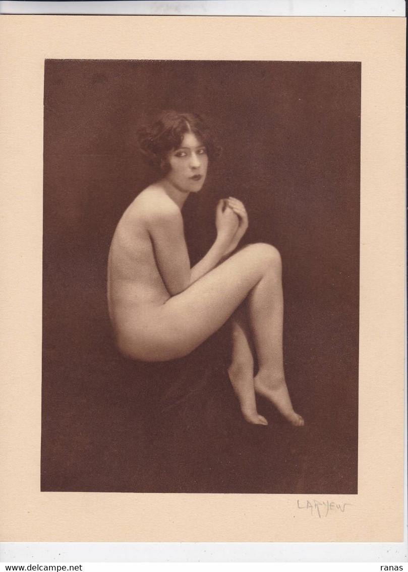 Gravure Nu Féminin Académique Femme Nue érotisme Risque Signé Au Crayon LARYEW 28 X 22 - Posters