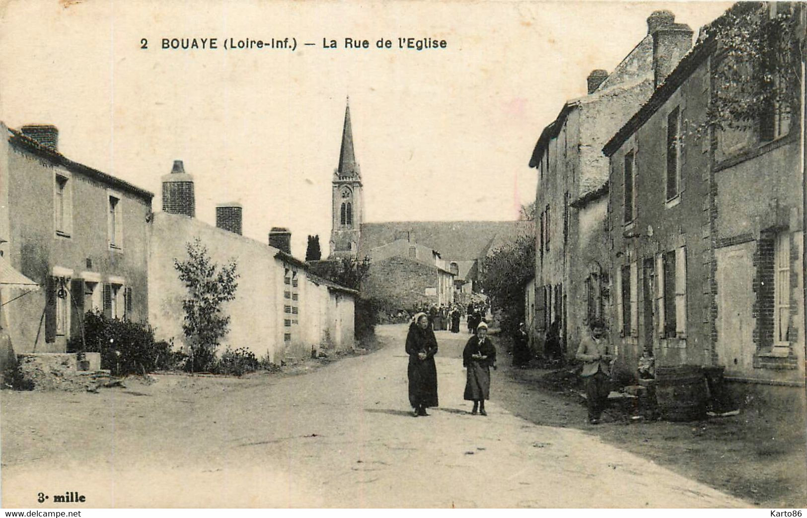 Bouaye * La Rue De L'église Du Village * Villageois - Bouaye
