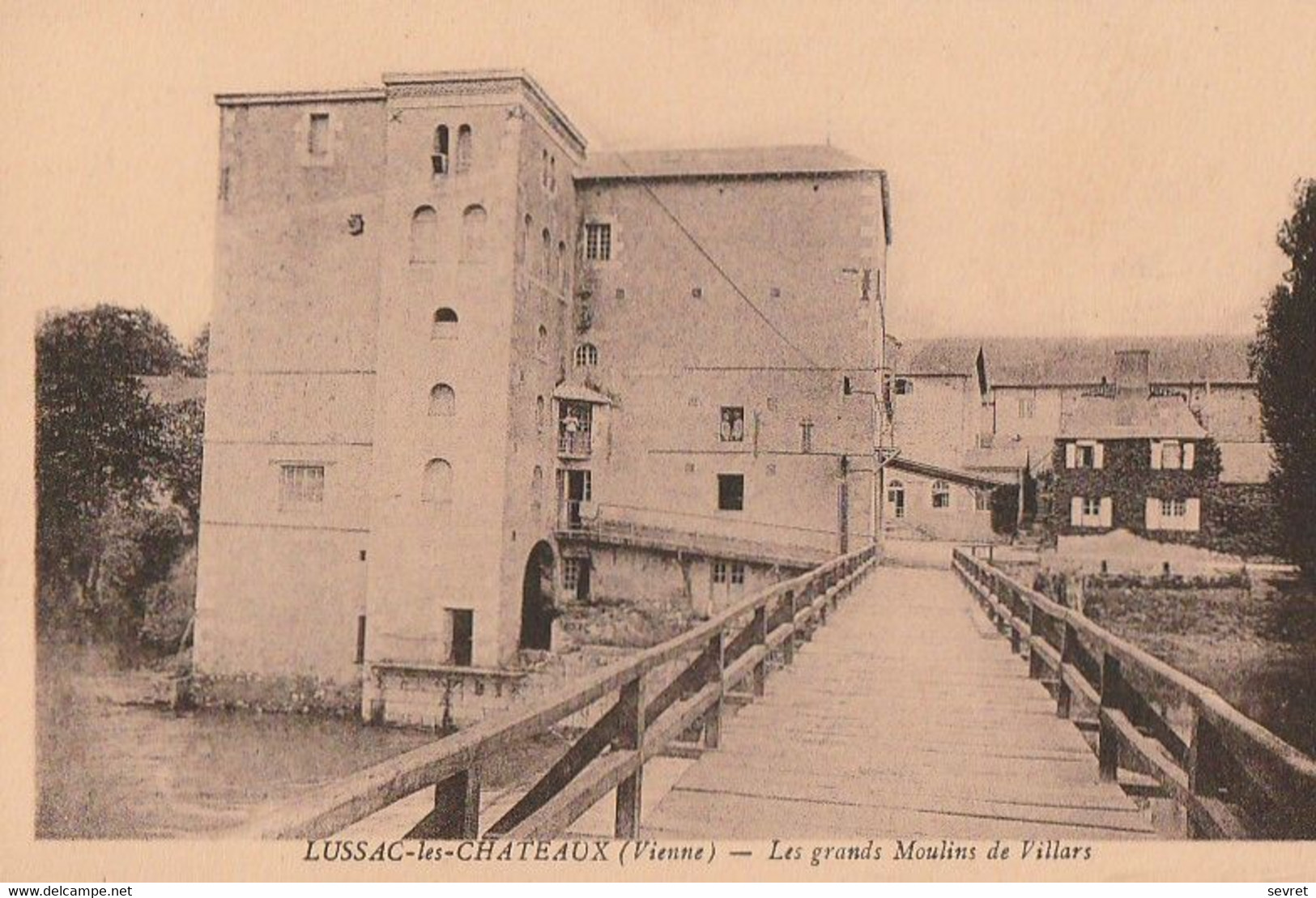 LUSSAC-les-CHATEAUX. - Les Grands Moulins De Villars - Lussac Les Chateaux