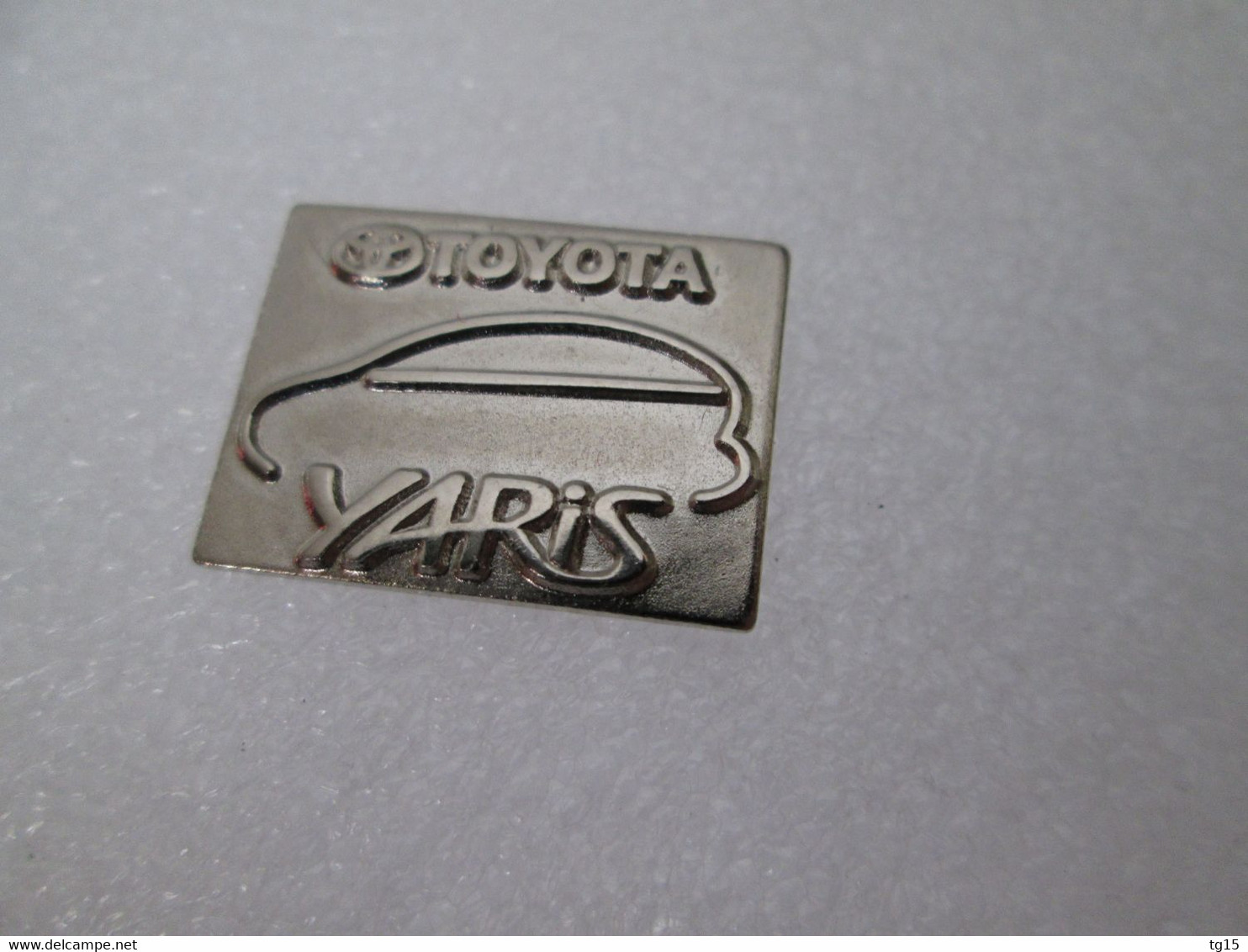 PIN'S    TOYOTA  YARIS - Toyota