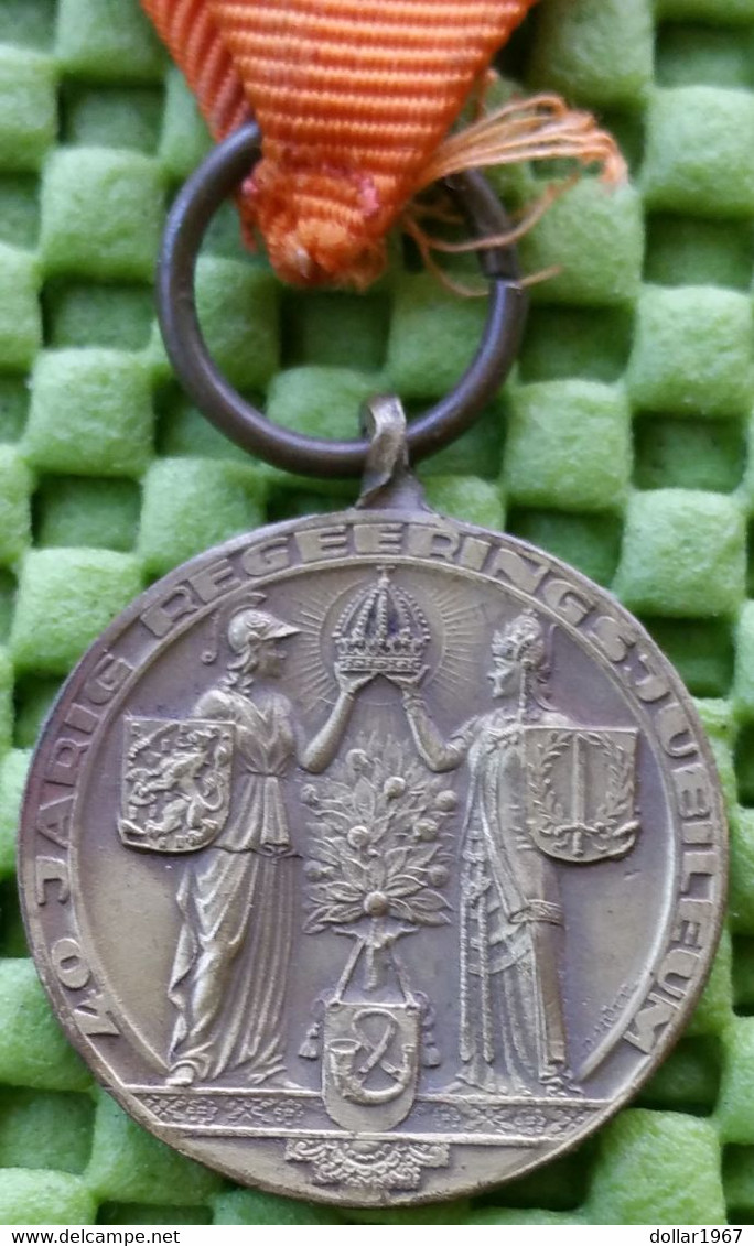Medaille : 40 Jaar Regeringsjubileum Wilhelmina 6-sept. 1938 - Foto's  For Condition. (Originalscan !!) - Royal/Of Nobility