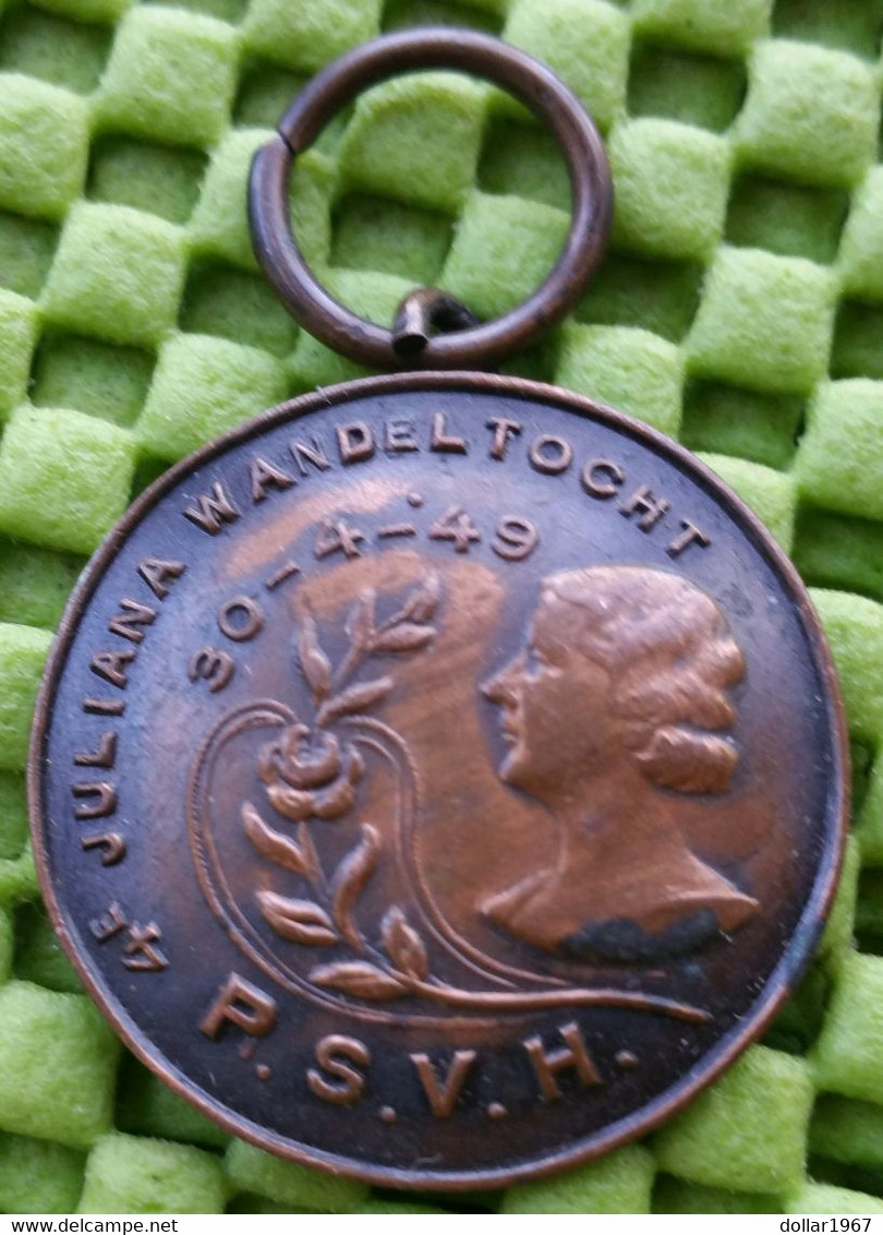 Medaille : 4 E. Juliana Wandeltocht 30-4-1949 - P.S.V.H.  - Foto's  For Condition. (Originalscan !!) - Royal/Of Nobility