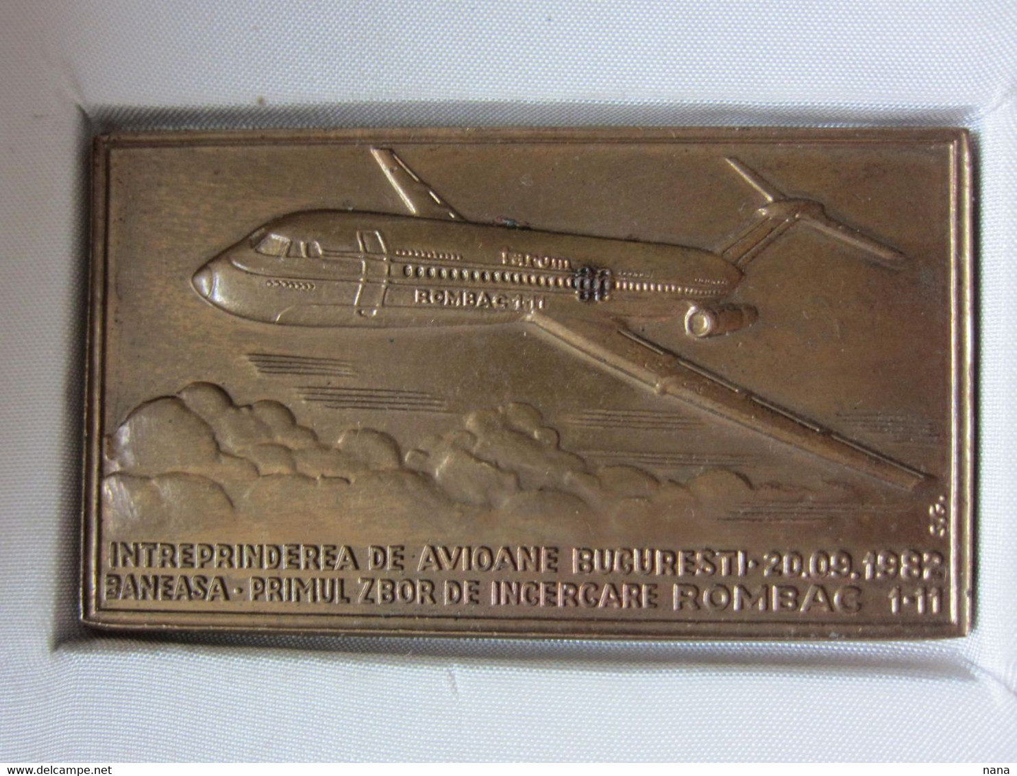 Rare! Brass Plaque 71x 41 Mm In Box With The First Test Flight Of The Romanian Rombac 1-11 Plane From 1982,see Pictures - Werbung