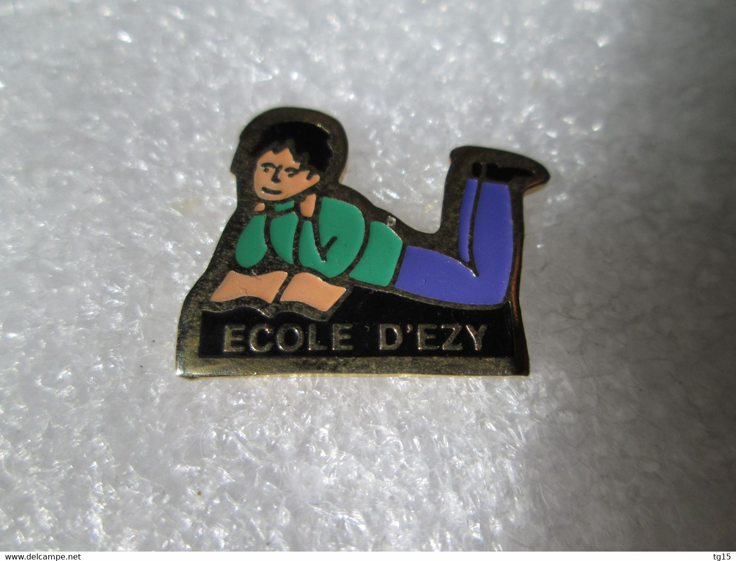 PIN'S    ECOLE  D EZY - Administrations