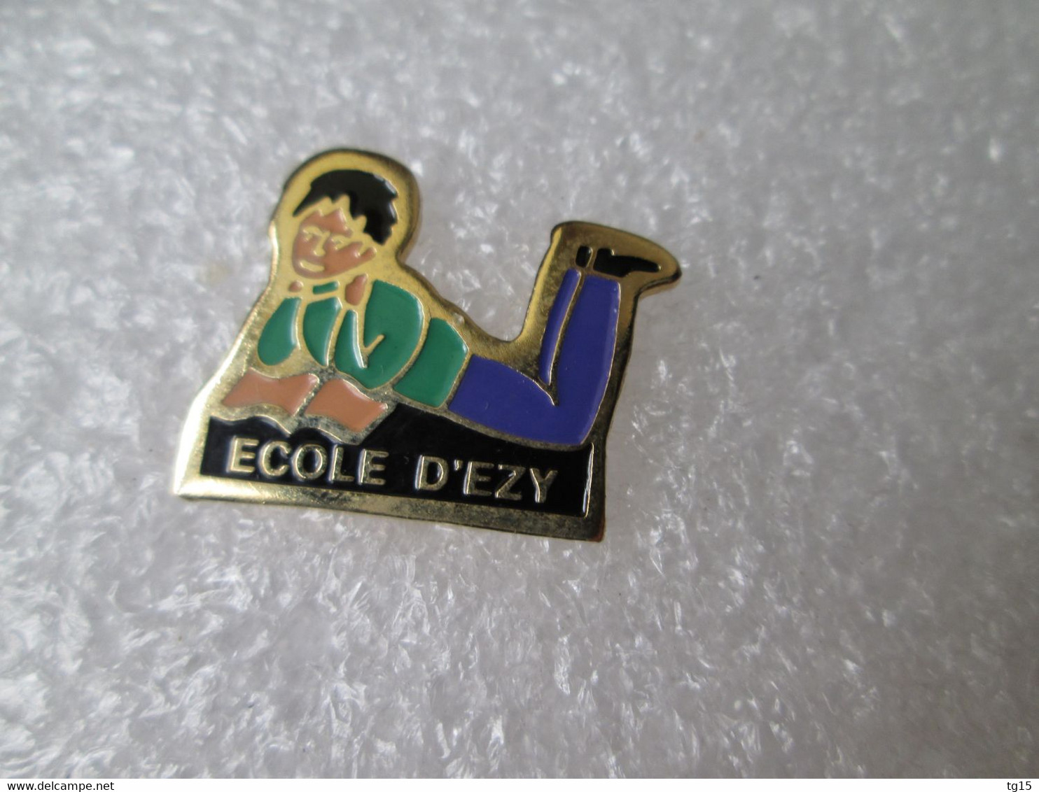 PIN'S    ECOLE  D EZY - Administrations