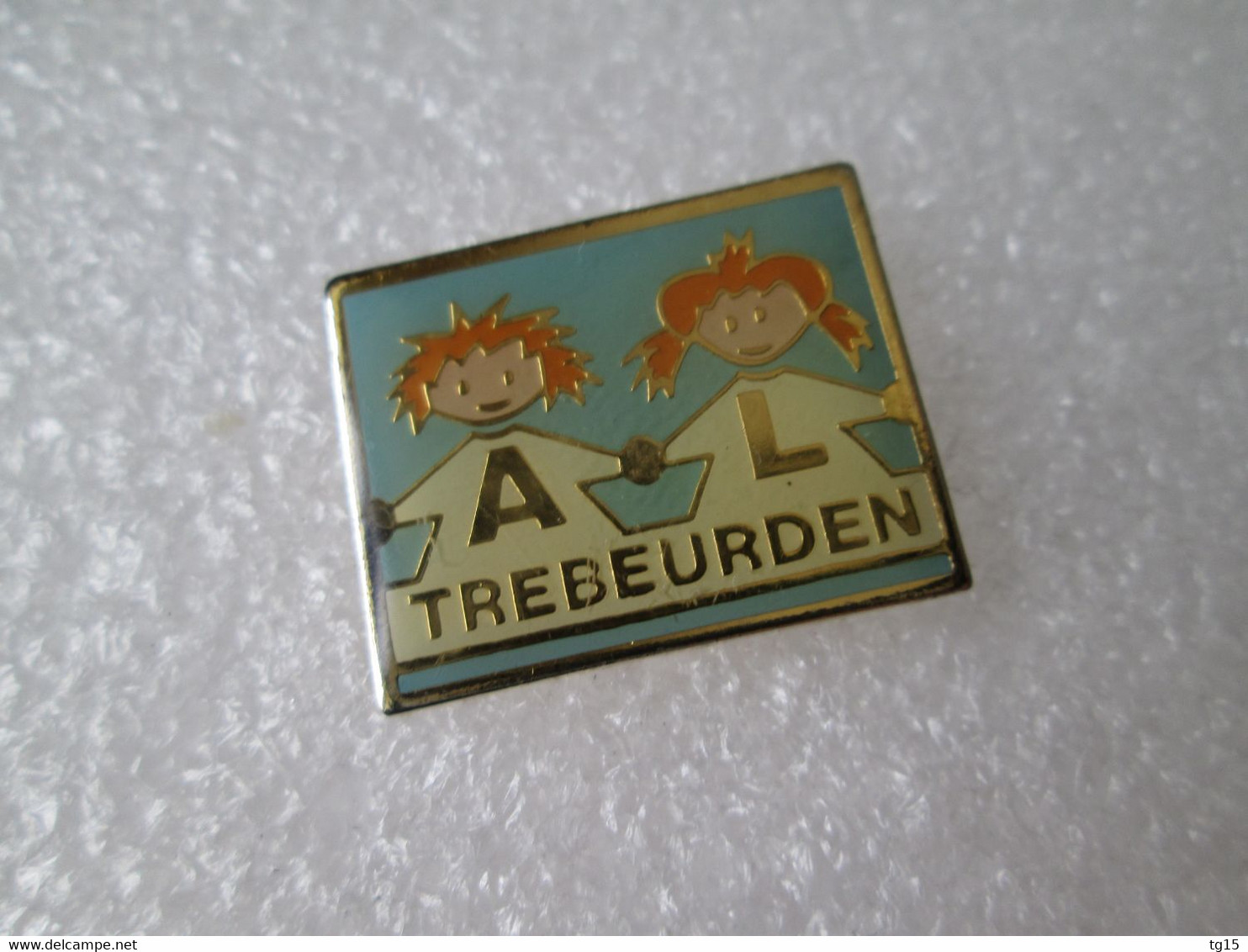 PIN'S   A L  TREBEURDEN - Administrations