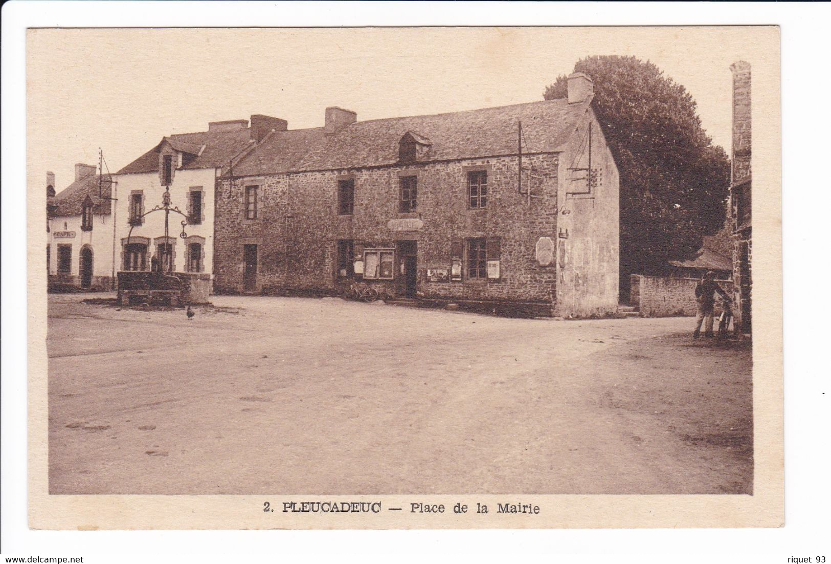 PLEUCADEUC - Place De La Mairie - Autres & Non Classés