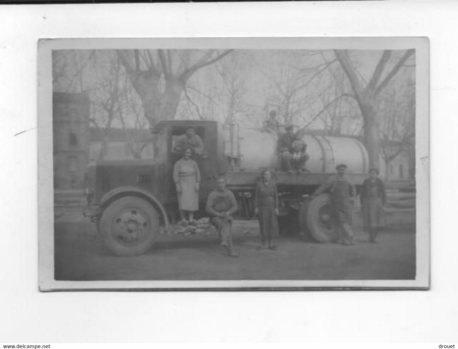 11 SALLELES  D'AUDE - CARTE PHOTO -  CAMION CITERNE DE VIN  LE LONG DU CANAL - RARETE - Salleles D'Aude