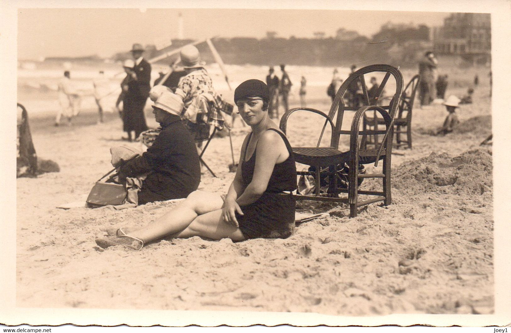 Carte Photo Jeune Femme Sur La Plage à Biarritz, Années 20 - Personnes Anonymes