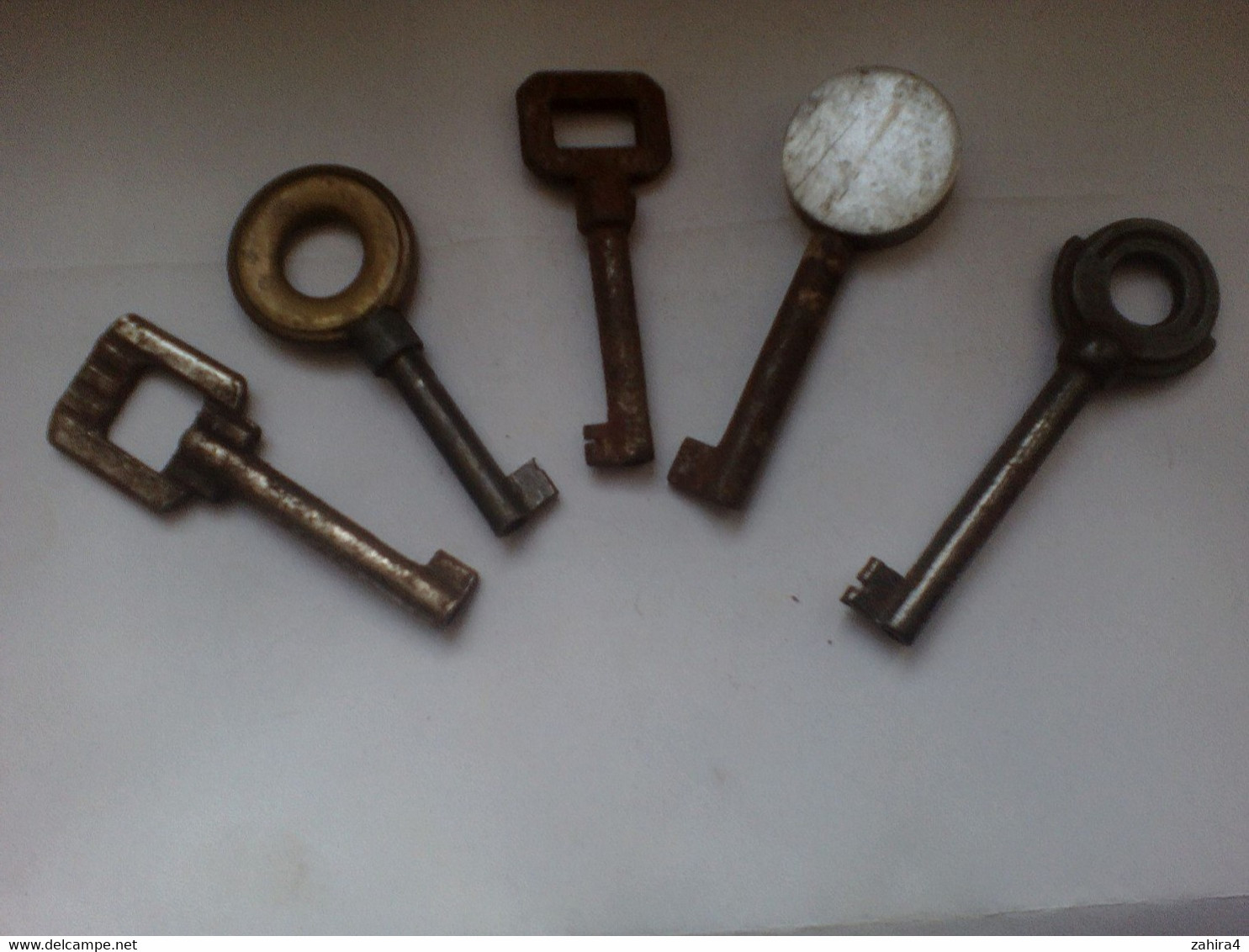 1 Lot De 5 Clefs Hauteur Moyenne 66 Mm Environs Alu, Fer Et Laiton ? - Meuble Ou Autres ? - Other & Unclassified