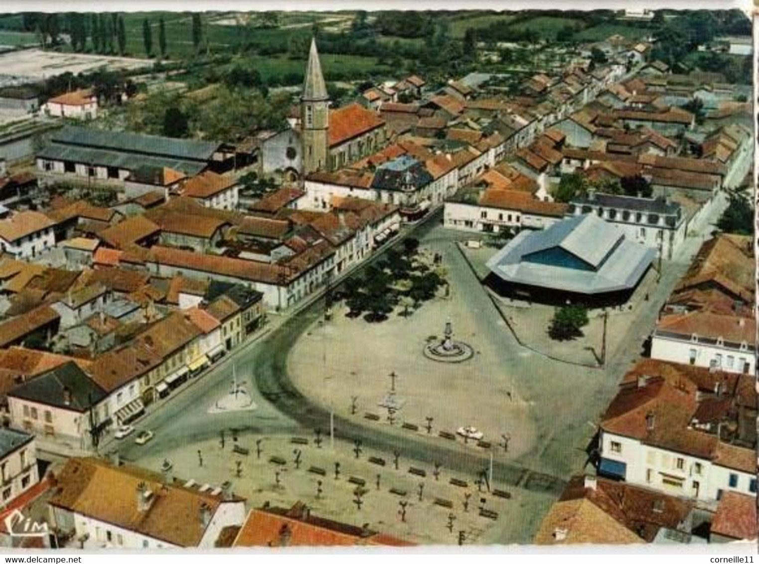 65 - RABASTENS - VUE AÉRIENNE SUR LA PLACE CENTRALE - Rabastens De Bigorre