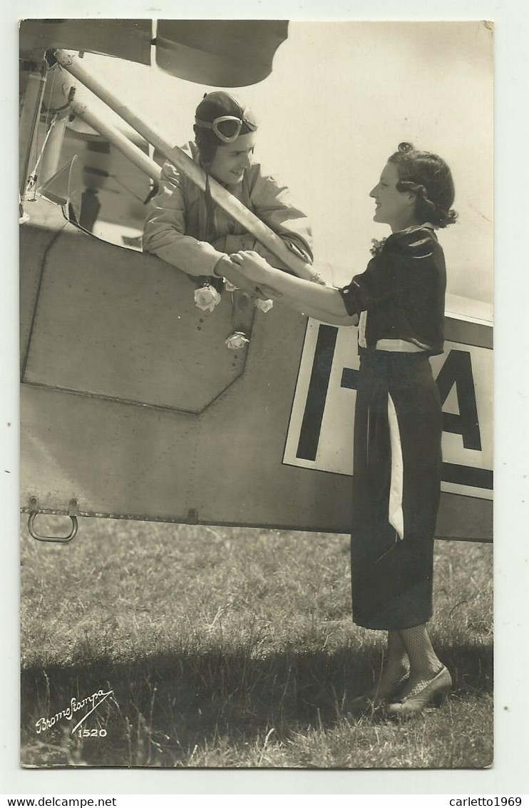 DONNA SALUTA CON DEI FIORI UN AVIATORE, FOTOGRAFICA 1938 VIAGGIATA FP - Aviateurs