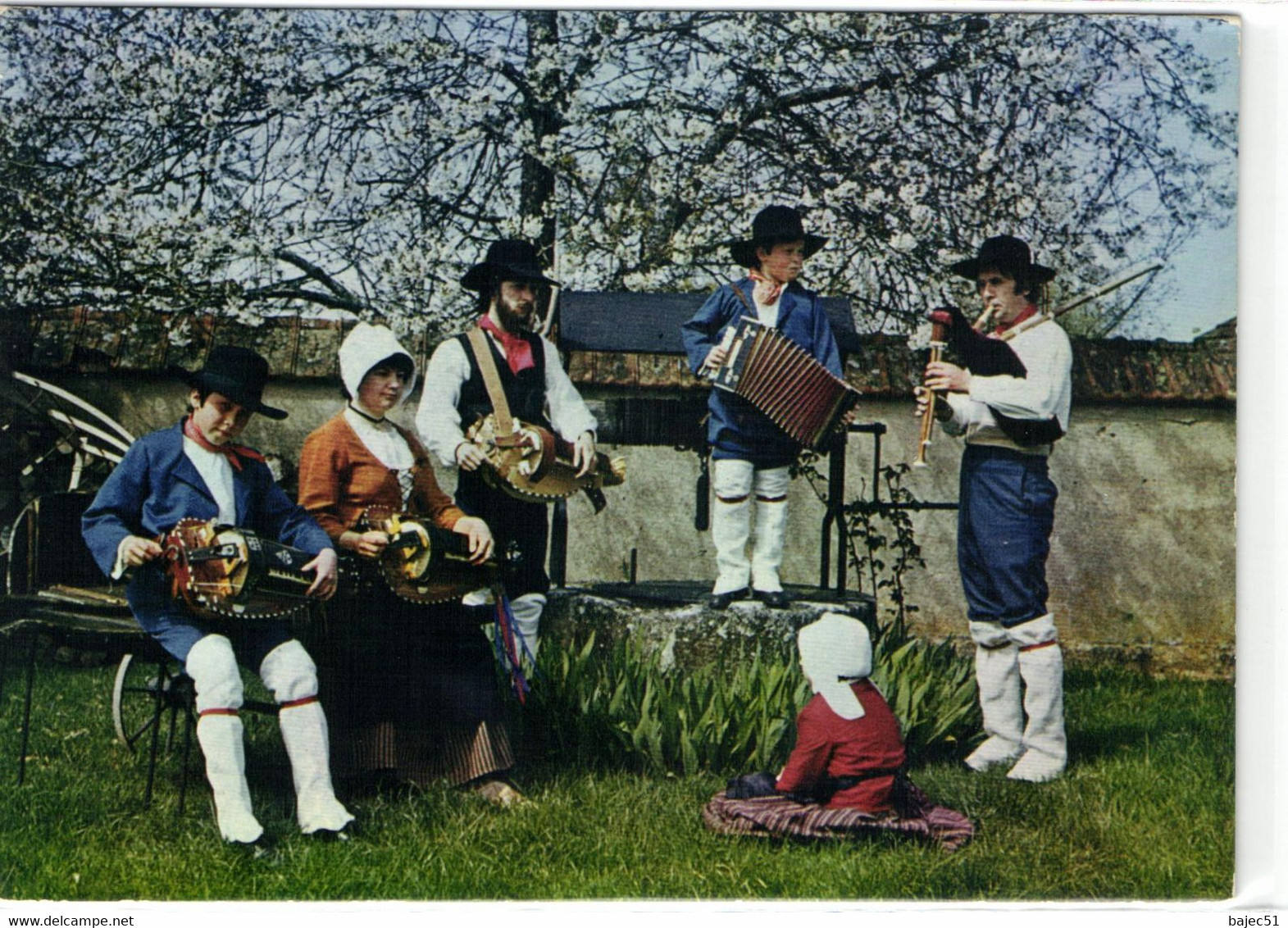 Thaumiers - Vielles Accordéon Diatonique Cornemuse "les Forestins" - Thaumiers