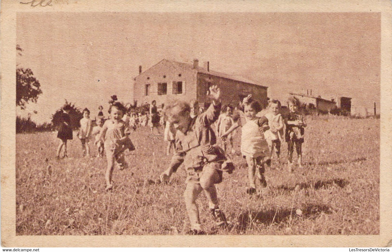 CPA Enfants En Train De Jouer - Recréation - Gruppi Di Bambini & Famiglie