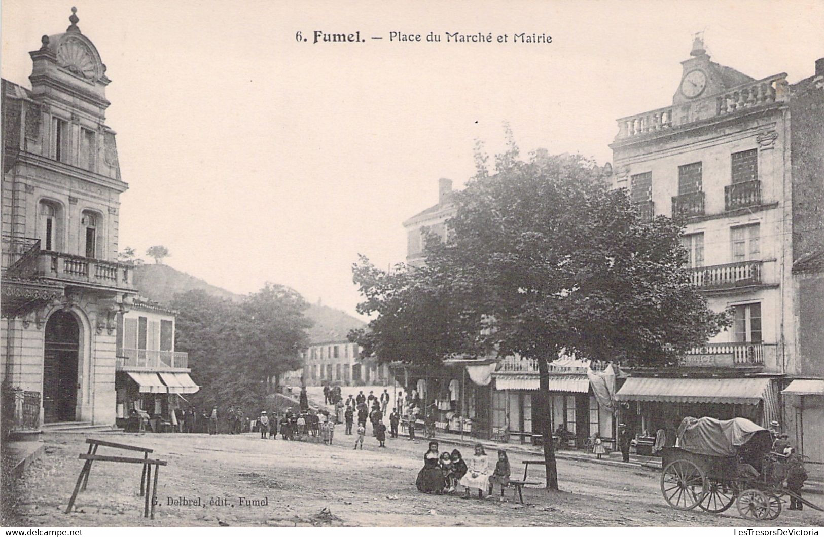 CPA Fumel - Place Du Marché Et Mairie - Carte Non Voyagée - Fumel