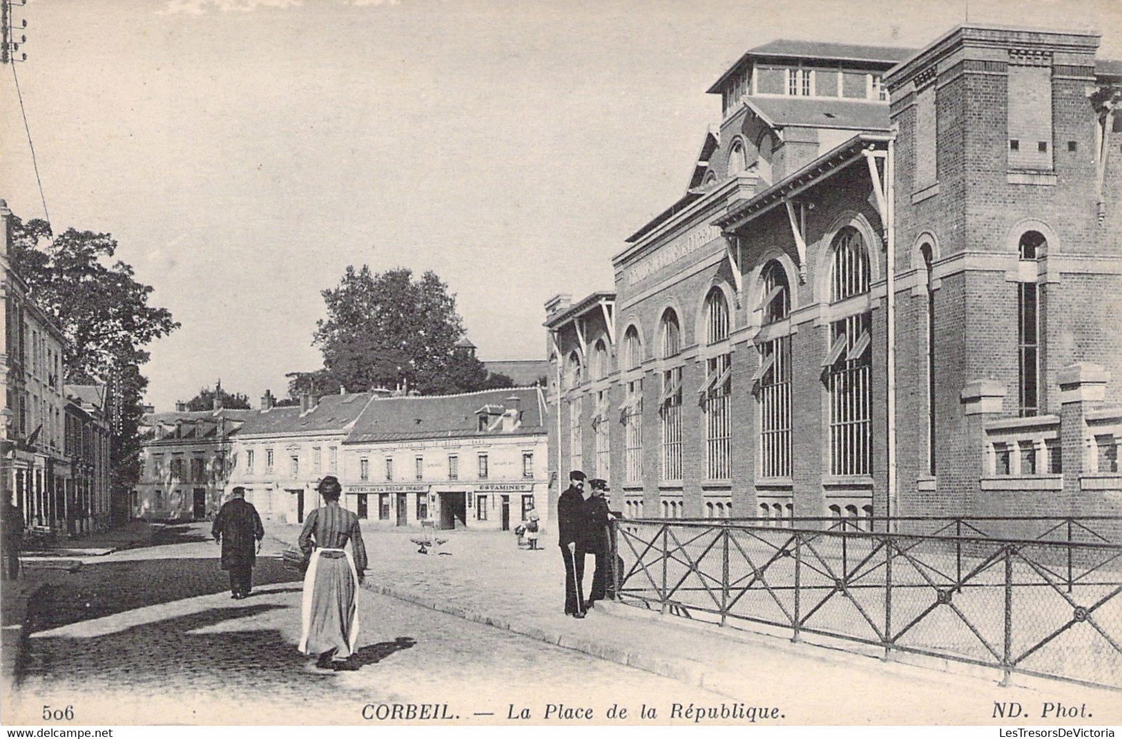 CPA Corbeil - La Place De La République - Animé - Corbeil Essonnes