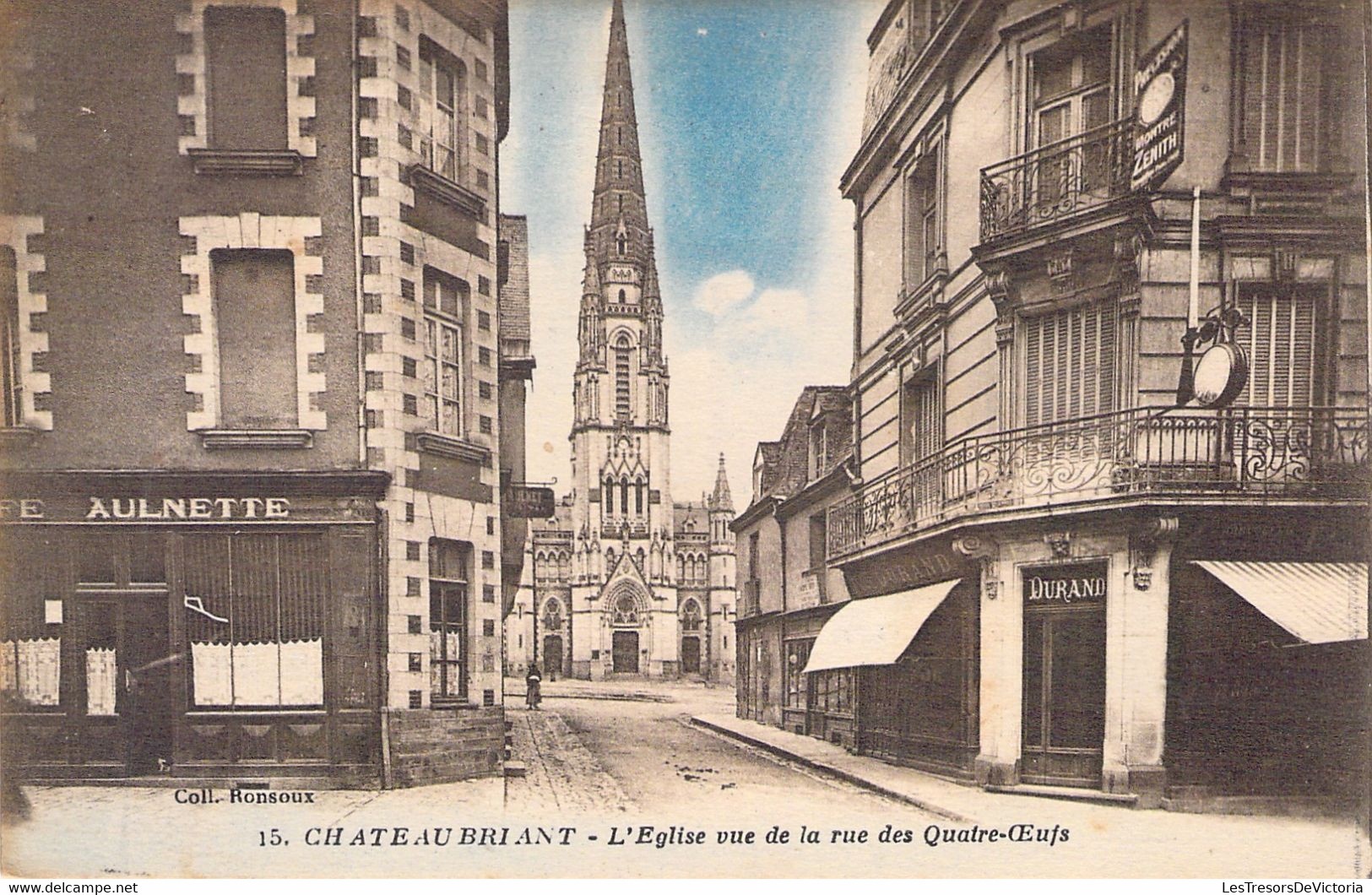 CPA Chateaubriant - L'église Vue De La Place Des Quatre Oeufs - Châteaubriant