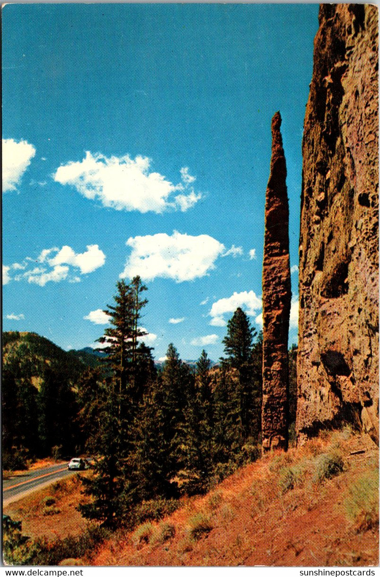 Yellowstone National Park Chimney Rock On Cody Road - USA Nationalparks