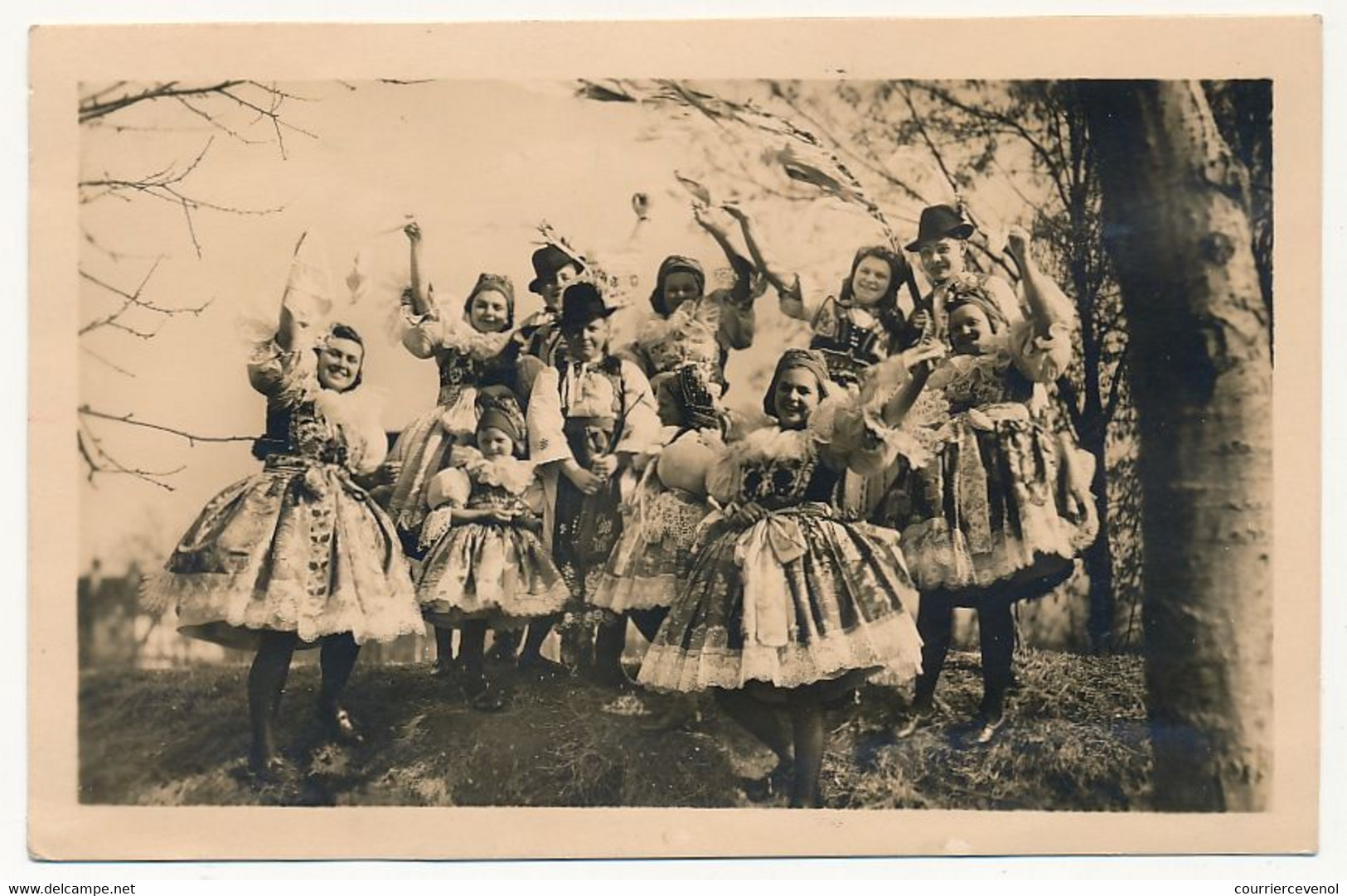 TCHECOSLOVAQUIE - Affr. Composé Chefs Militaires + Divers Sur CPA Costumes Folkloriques - 1946 - Cartas & Documentos