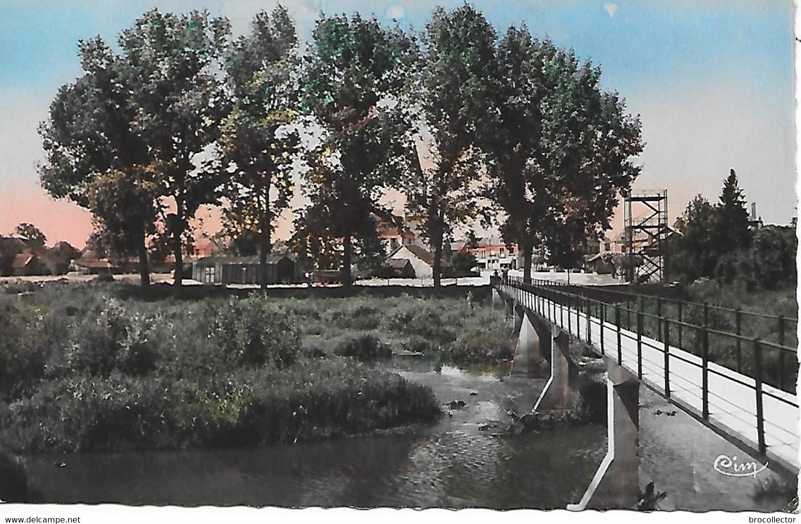 GUEUGNON ( 71 ) -  La Passerelle De L' Arroux  ( C.P.S.M. , Pt - Ft ) - Gueugnon