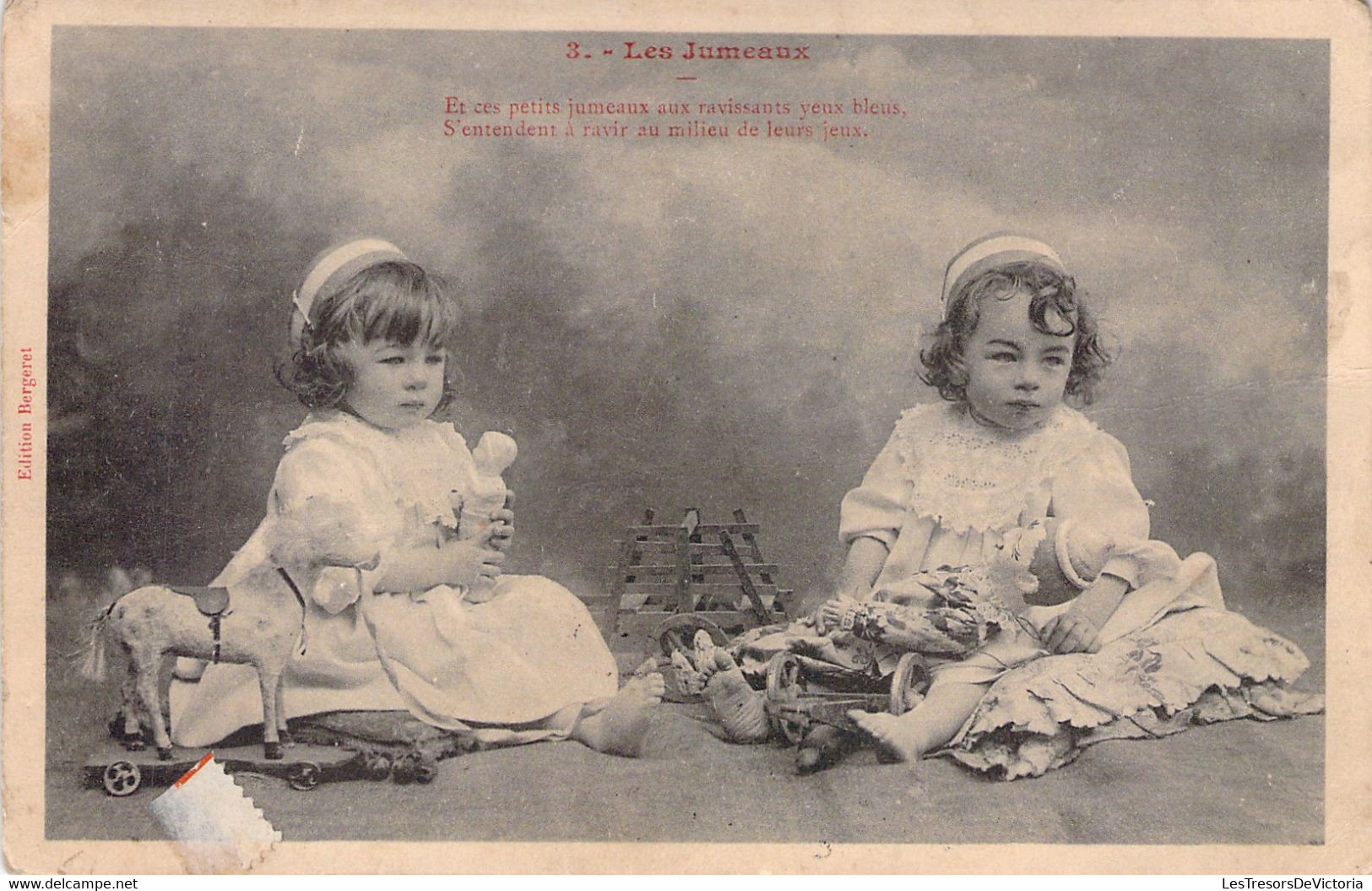 CPA Petites Filles - Les Jumeaux - Jumelles En Train De Jouer - Obliteration 1906 - Groepen Kinderen En Familie