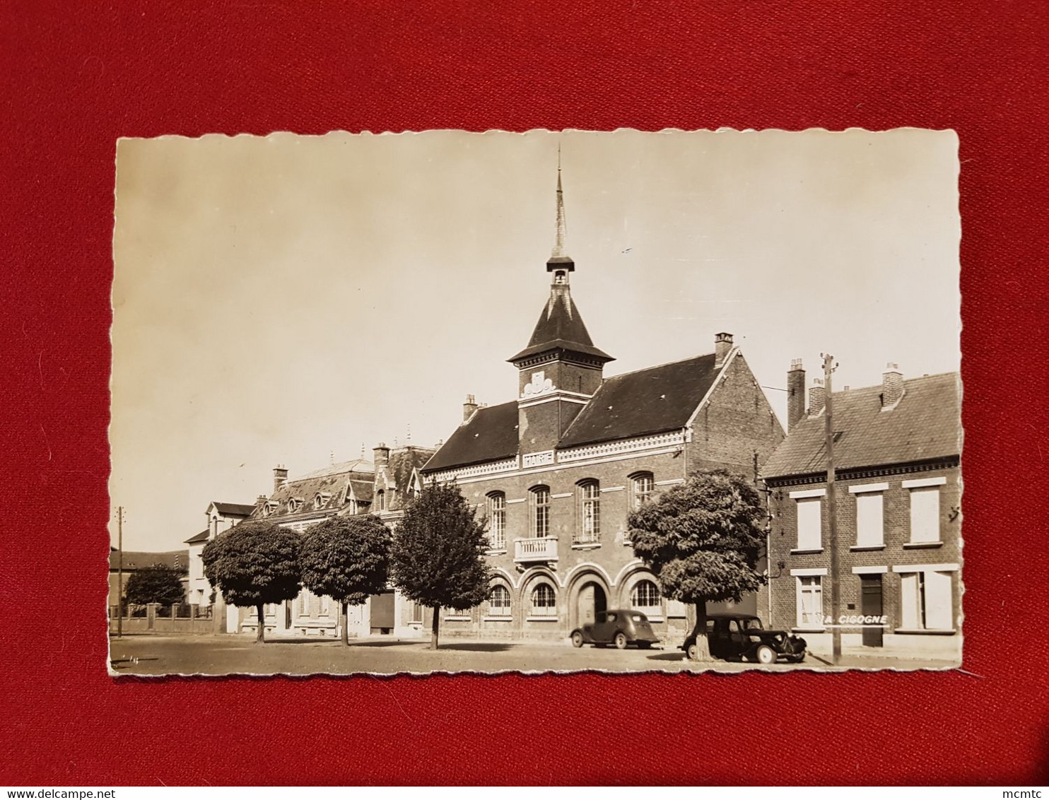 CPSM Petit Format - Chaulnes - La Mairie (traction Citroën , Auto , Voiture Ancienne ) - Chaulnes