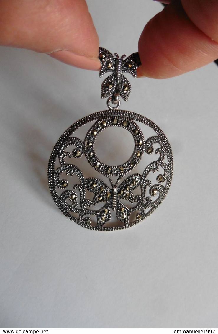 Superbe Grand Pendentif Rond Style Art Nouveau En Argent Et Marcassites Décor Papillons - Pendentifs