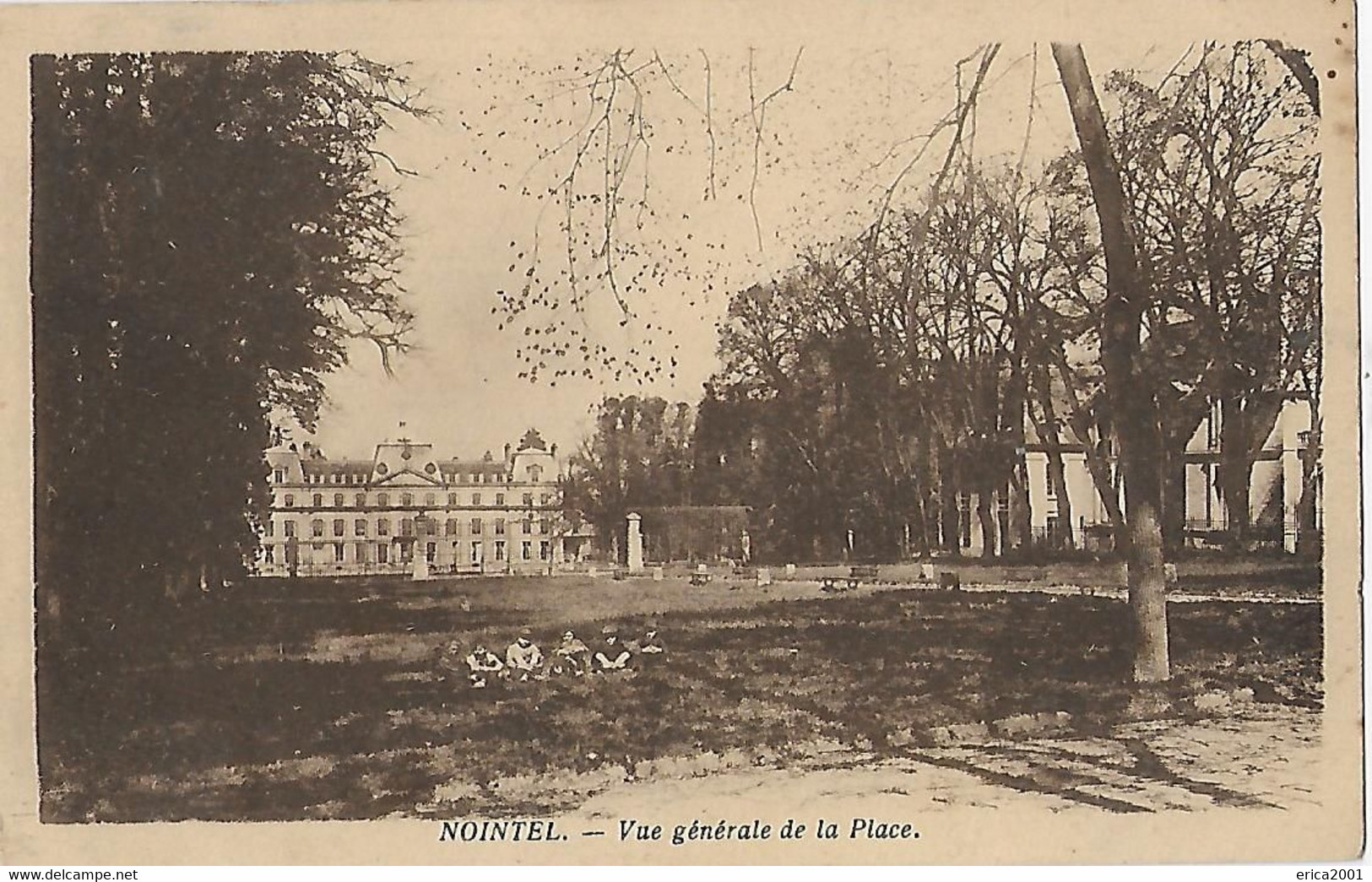 Nointel. Vue Générale De La Place Et Le Chateau De Nointel. - Nointel