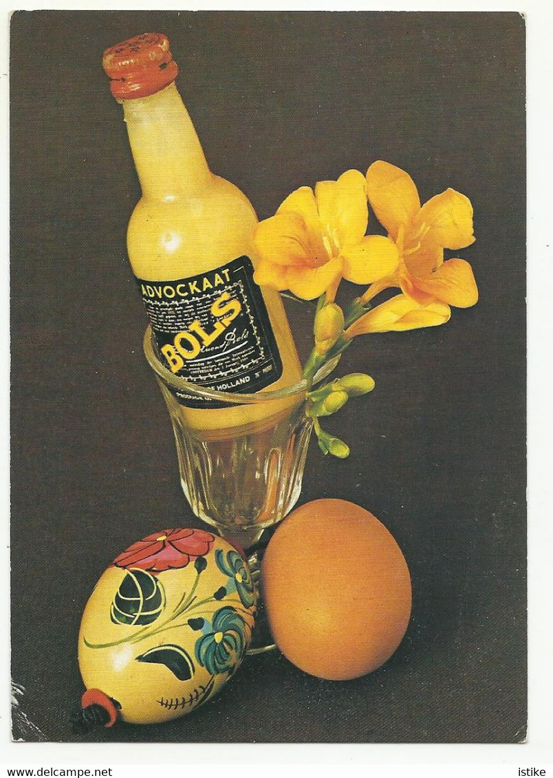 Hungary, Easter Eggs With Mini Bottle Of Bols Advocat, Around 1980. - Pasen