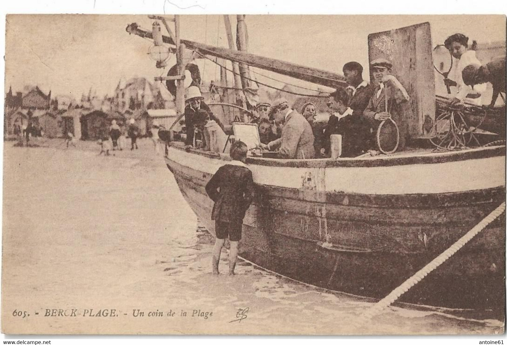 BERCK-PLAGE - Un Coin De La Plage (vue Animée Avec Bateau, Joueurs De Tennis, Peintre ...) - Berck