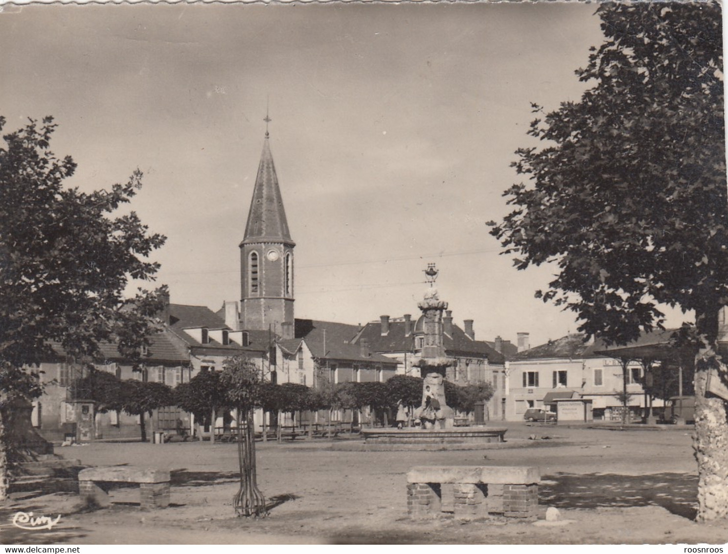 CP RABASTENS DE BIGORRE  - HAUTES PYRENEES 65 -  UN COIN DE LA PLACE - Rabastens De Bigorre