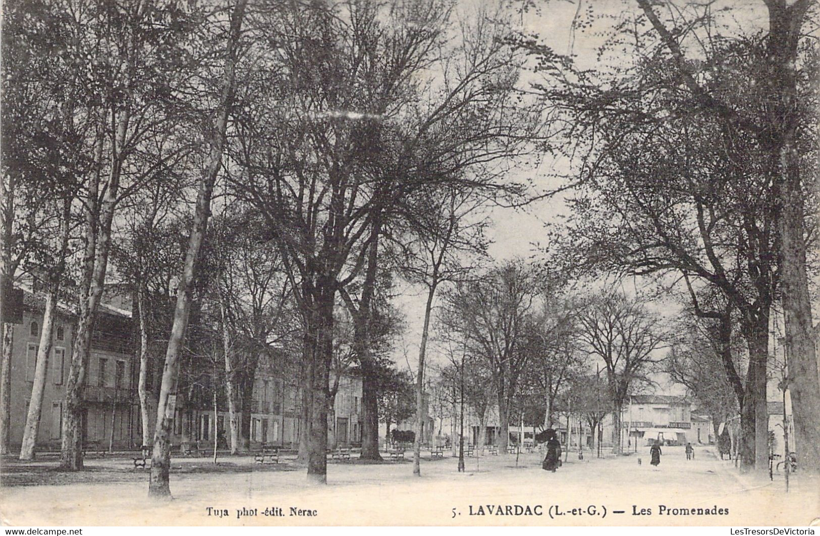 CPA Lavardac - Les Promenades - Animé - Lavardac