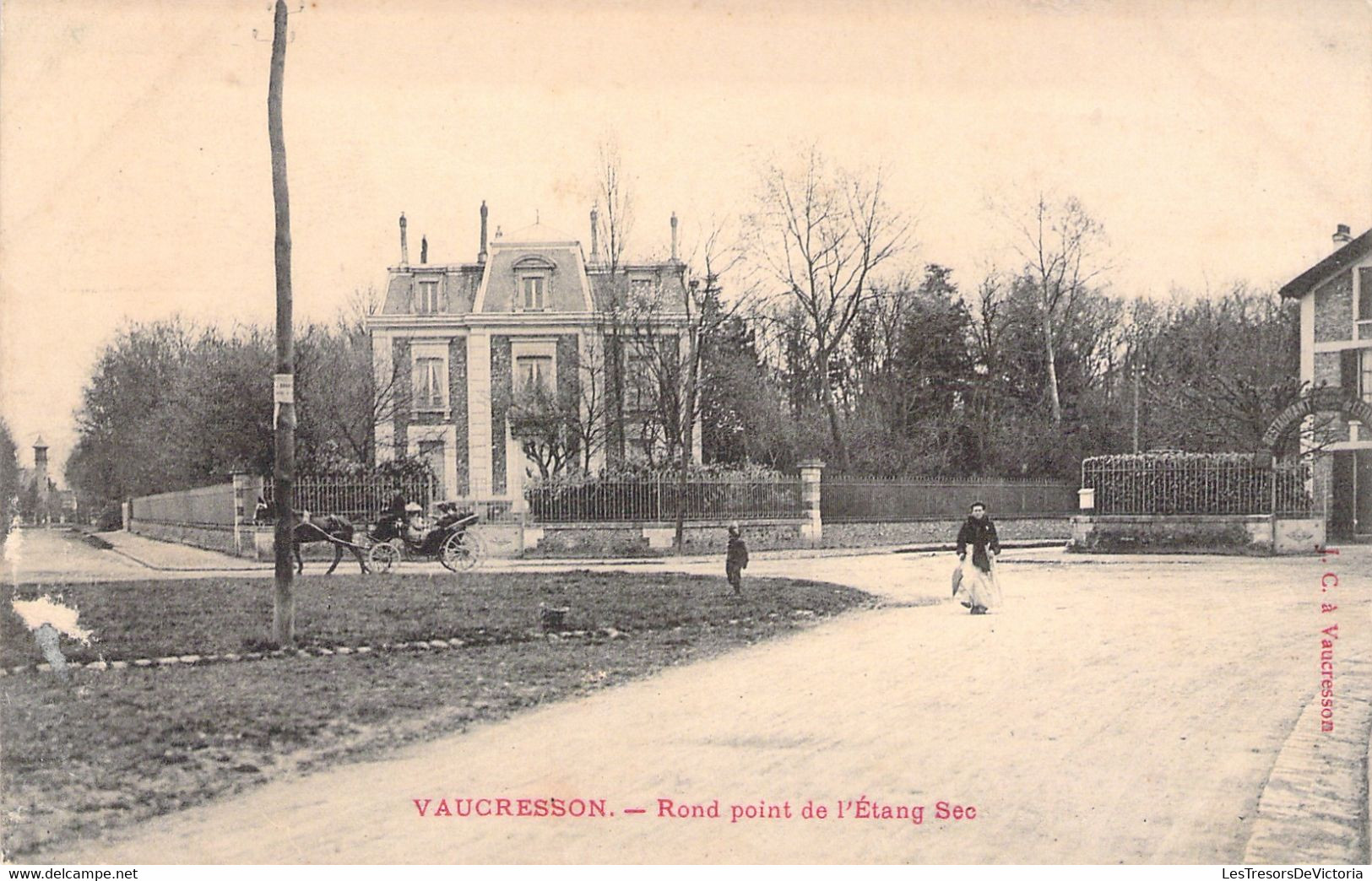 CPA Vaucresson - Rond Point De L' étang Sec - Animé - Calèche - Vaucresson