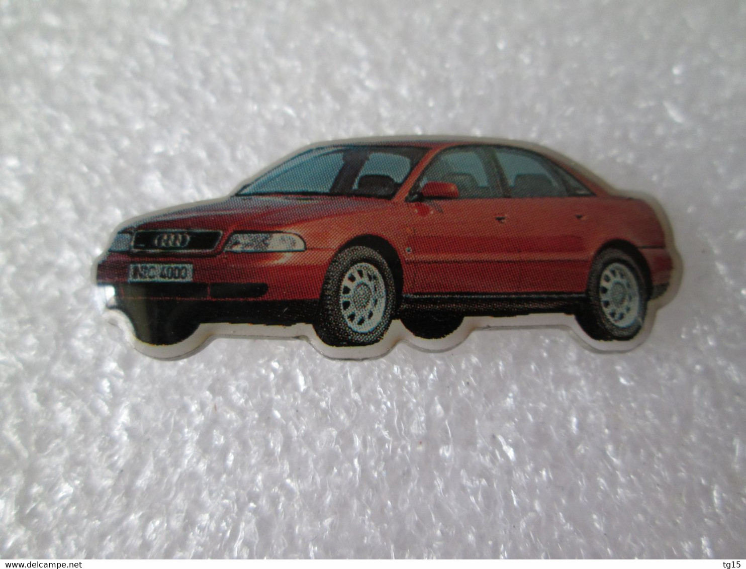 PIN'S    AUDI A 4 - Audi