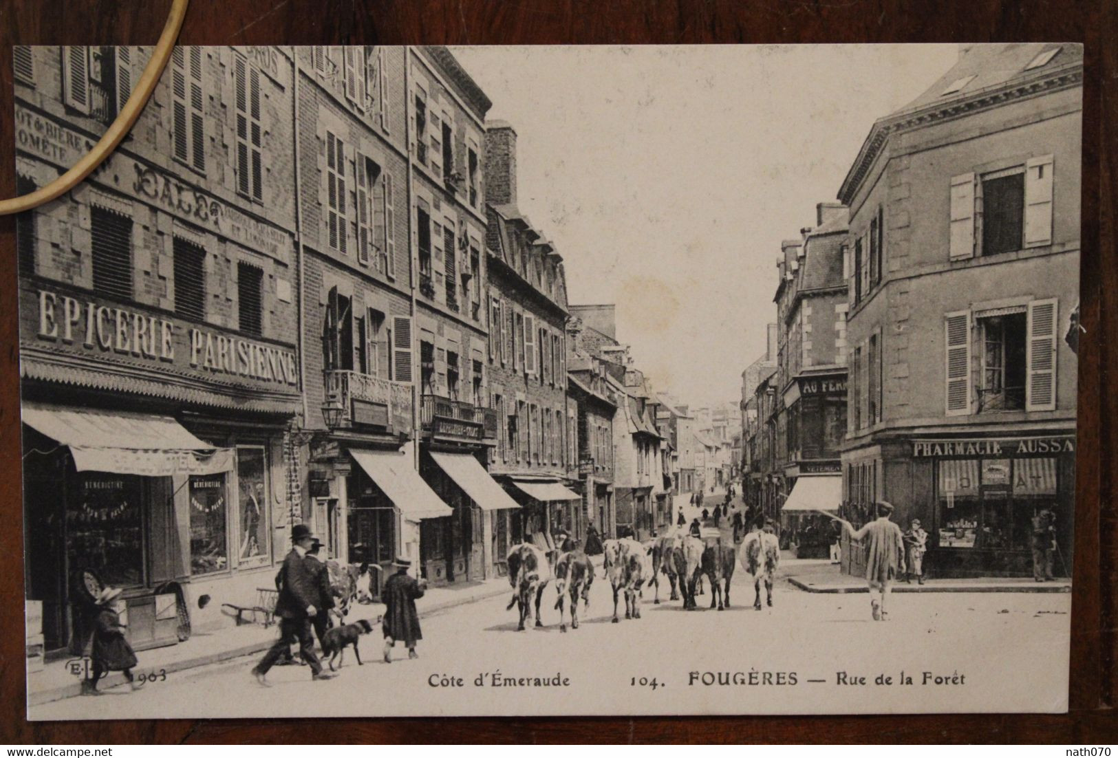 CPA Ak 1910's Fougères Rue De La Forêt Voyagée Animée Epicerie Pharmacie - Fougeres