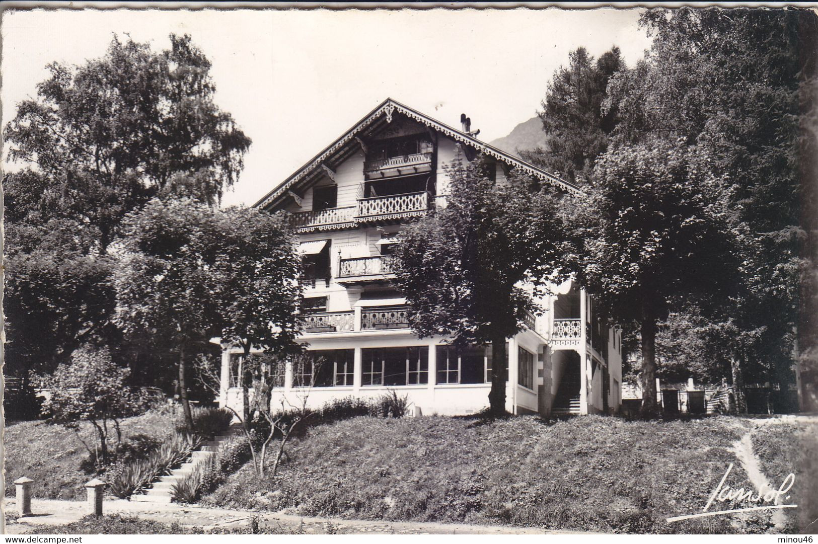 CHAMONIX MONT BLANC : RARE CPSM P.F AVEC CETTE VUE ANIMEE DES SOLDANELLES .LE GRAND CHALET .GROS PLAN.ETAT T. CORRECT - Chamonix-Mont-Blanc