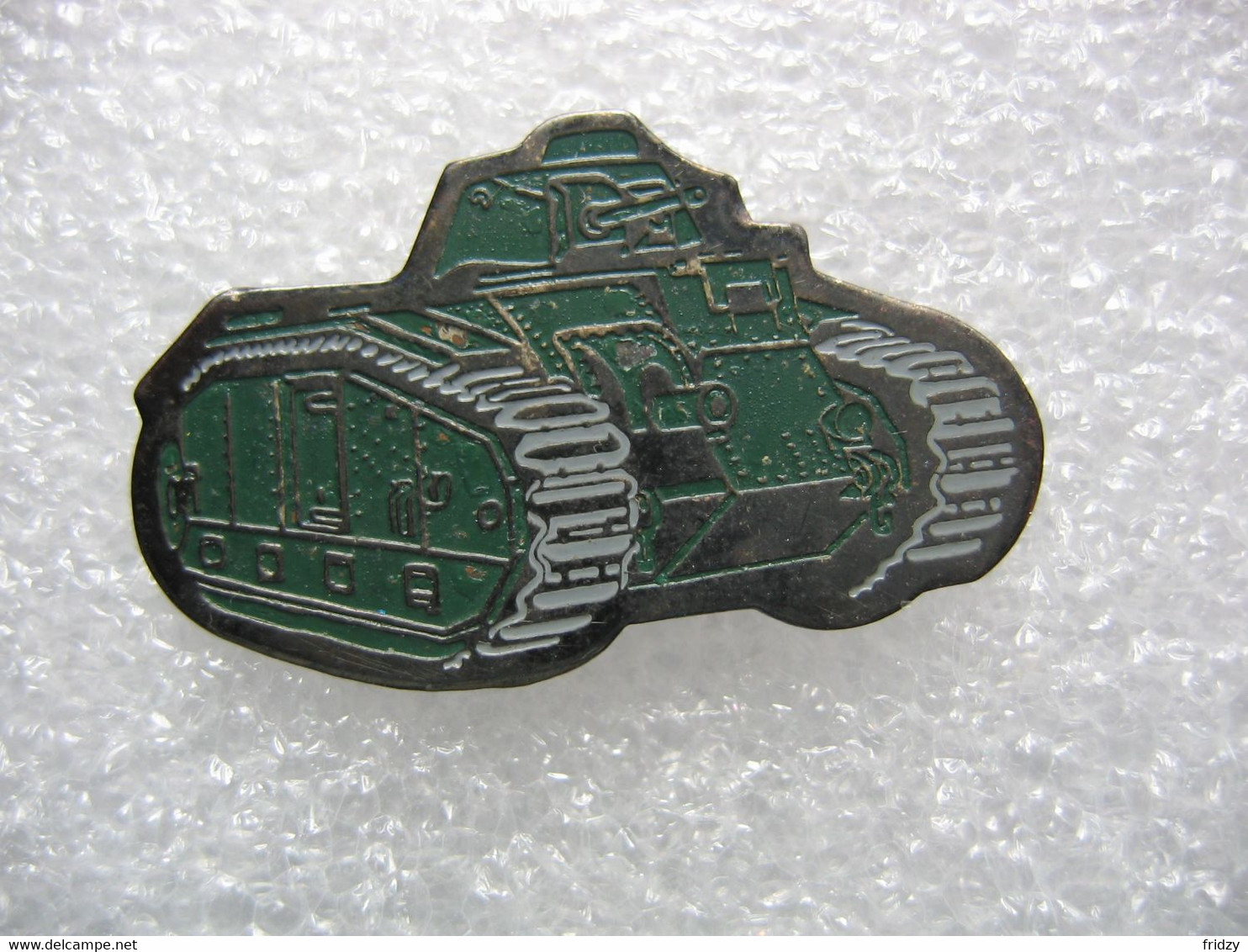 Pin's D'un Char Militaire - Militaria