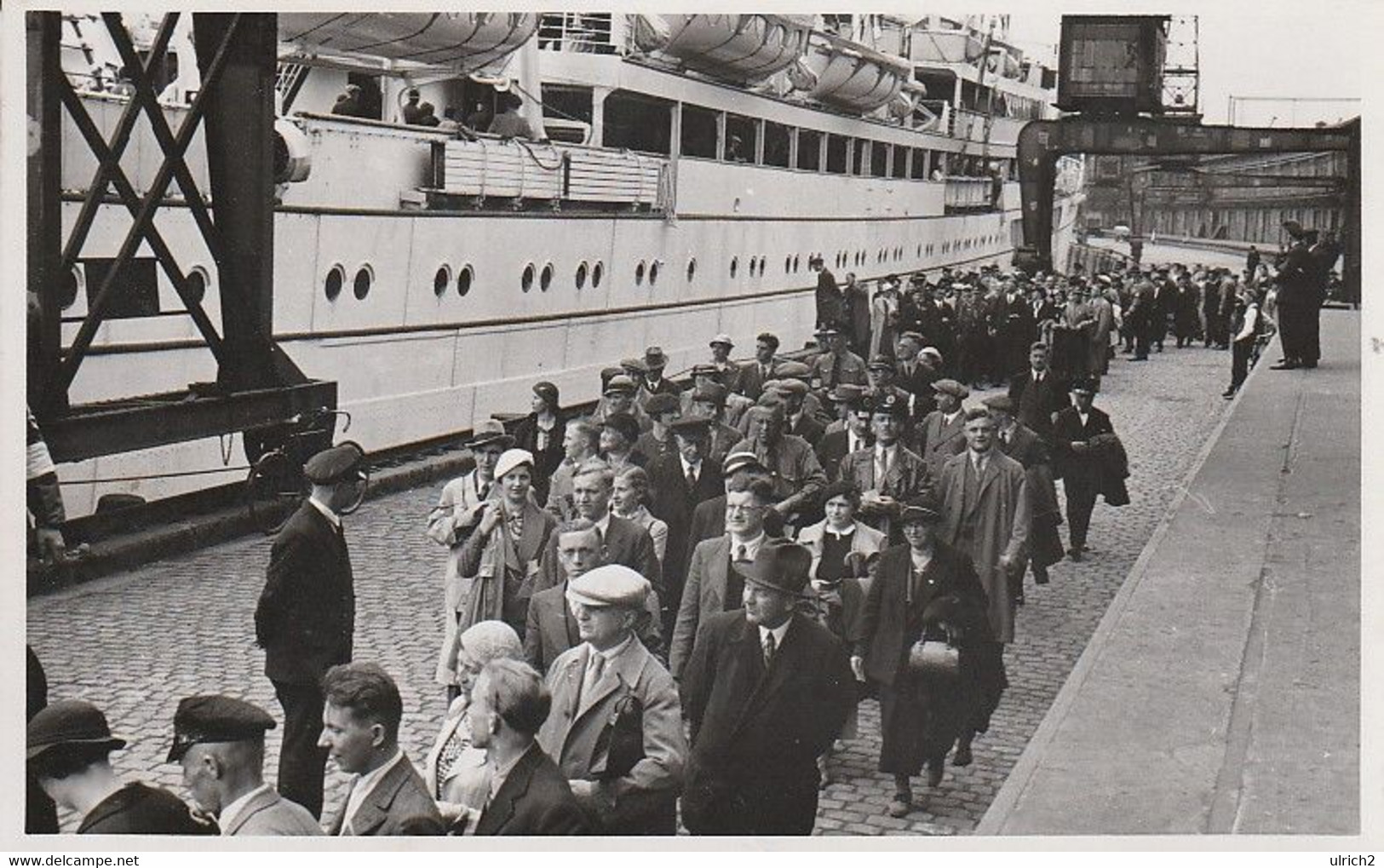 AK Foto Dampfer Oceana - Hamburg-Amerika-Linie - Passagiere Beim Einschiffen In Hamburg - 1935  (60304) - Dampfer