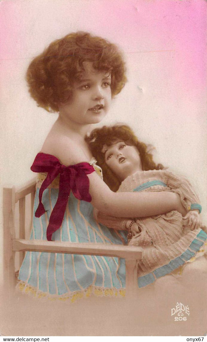 Carte Postale Fantaisie Jeune Fille Avec  POUPEE - JOUET - JEUX - - Spielzeug & Spiele