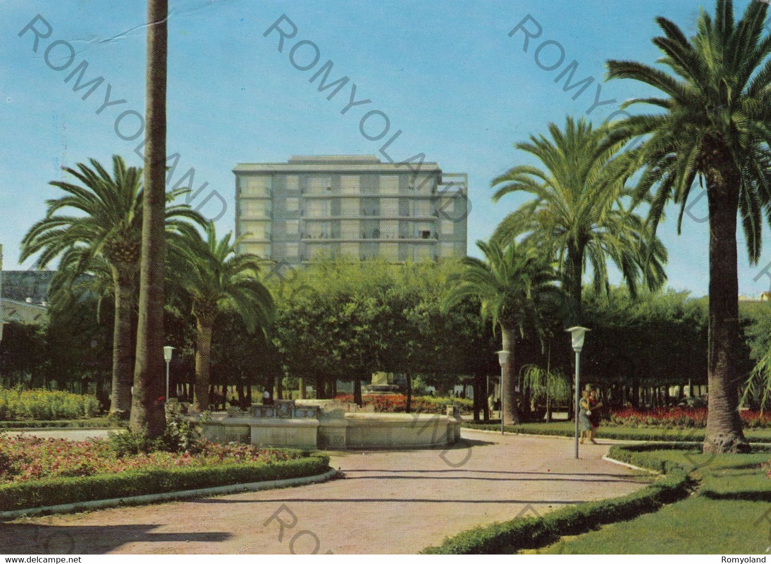 CARTOLINA  TRANI,PUGLIA,PIAZZA VITTORIO EMANUELE,SPIAGGIA,VACANZA,BARCHE A VELA,SOLE,MARE,BELLA ITALIA,VIAGGIATA 1966 - Trani