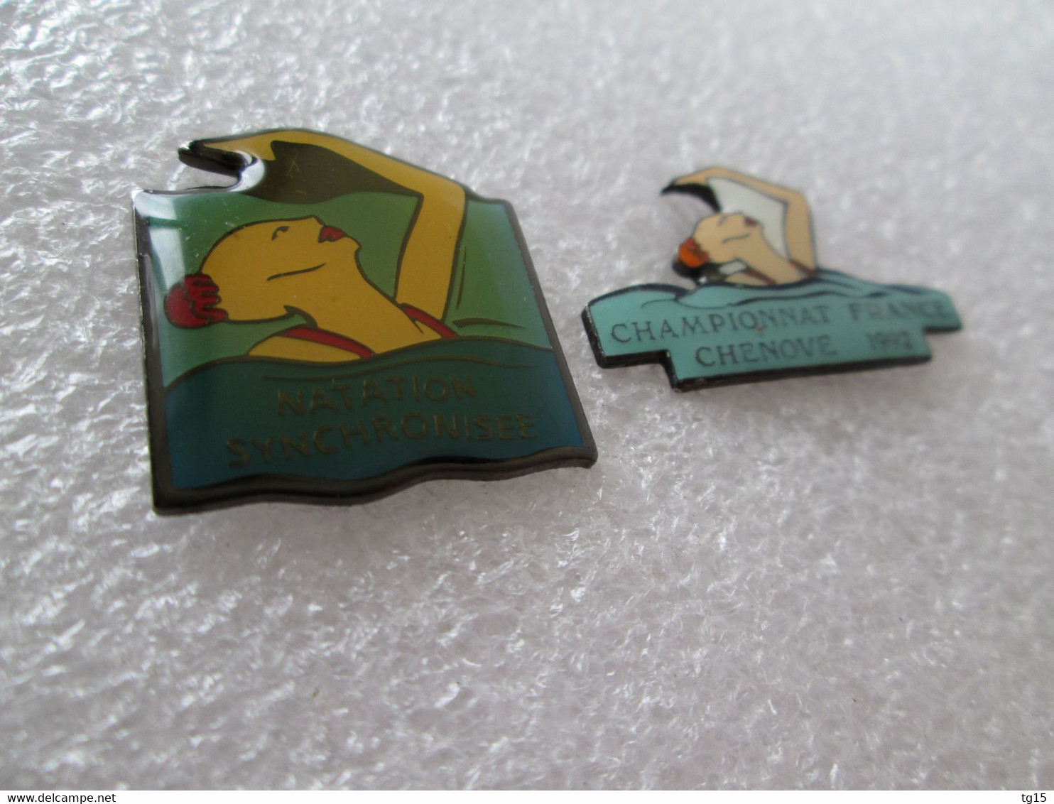 PIN'S       LOT 2   NATATION SYNCHRONISÉE  CHAMPIONNAT DE FRANCE CHENOVE 1992 - Natation