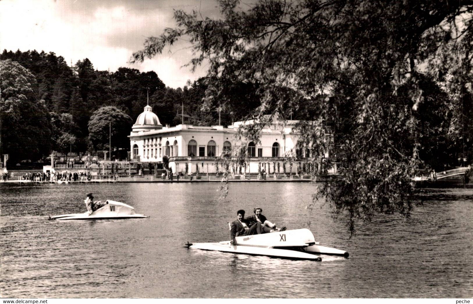 N°91584 -cpsm Bagnoles De L'orne -casino Et Le Lac- - Casinos