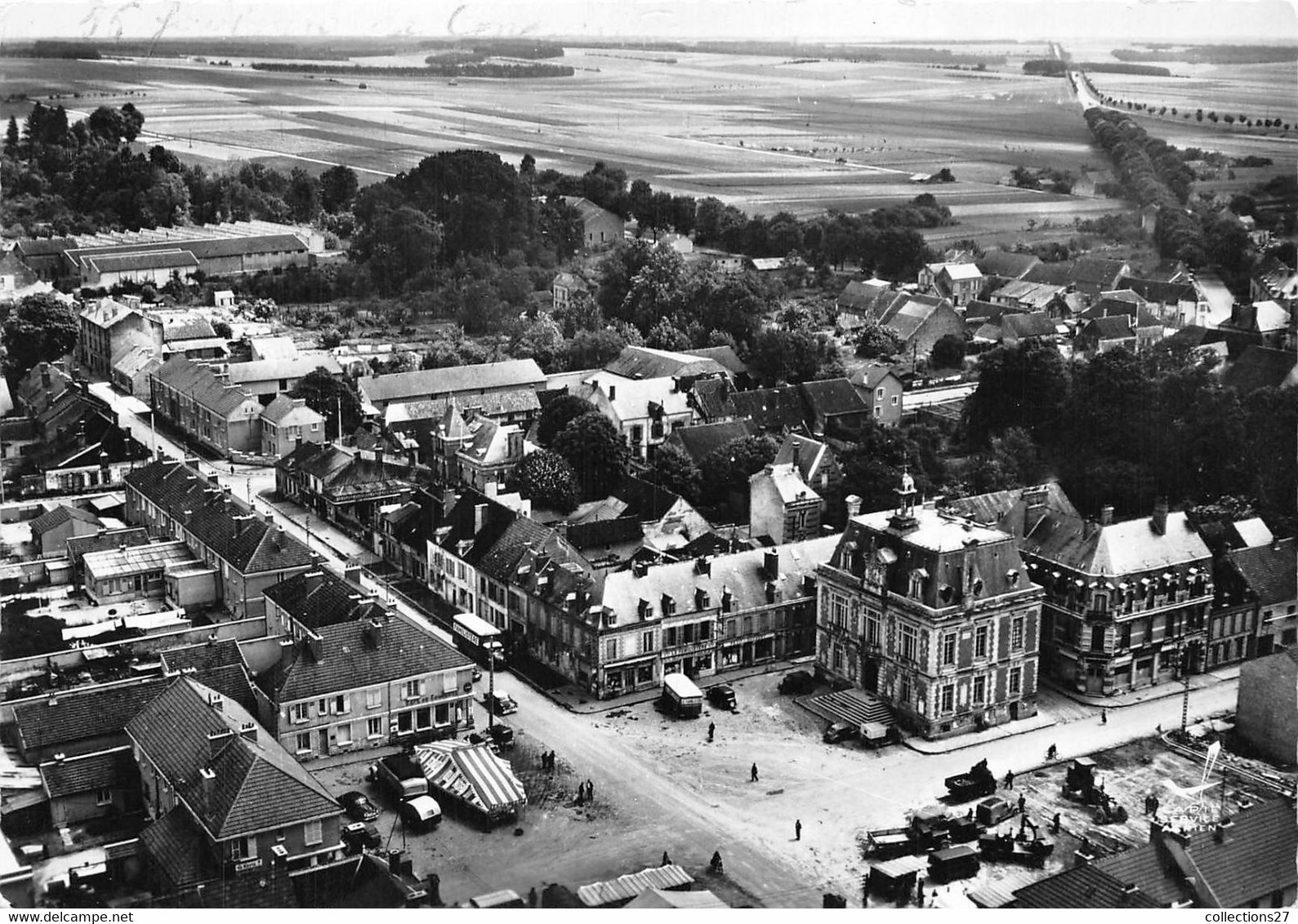 51-FERE-CHAMPENOISE- PLACE DE L'HÔTEL DE VILLE VUE DU CIEL - Fère-Champenoise