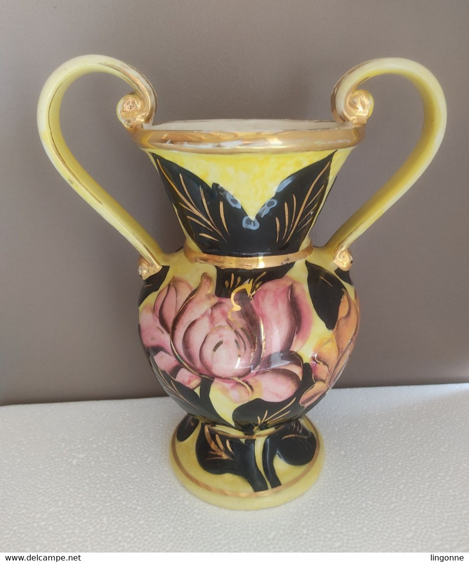 Ancien Vase En Forme D'amphore Signé Vallauris 526 Motif Floral Hauteur 27,5 Cm Env Poids : 1361 Grammes - Vallauris (FRA)