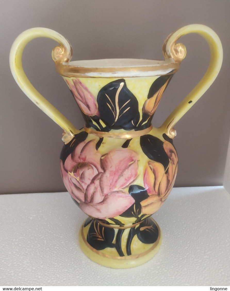 Ancien Vase En Forme D'amphore Signé Vallauris 526 Motif Floral Hauteur 27,5 Cm Env Poids : 1361 Grammes - Vallauris (FRA)