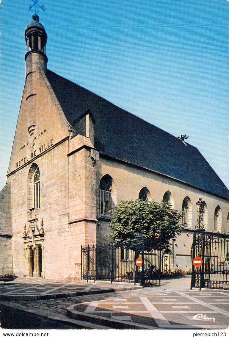 18 - Saint Amand Montrond - L'hôtel De Ville - Saint-Amand-Montrond