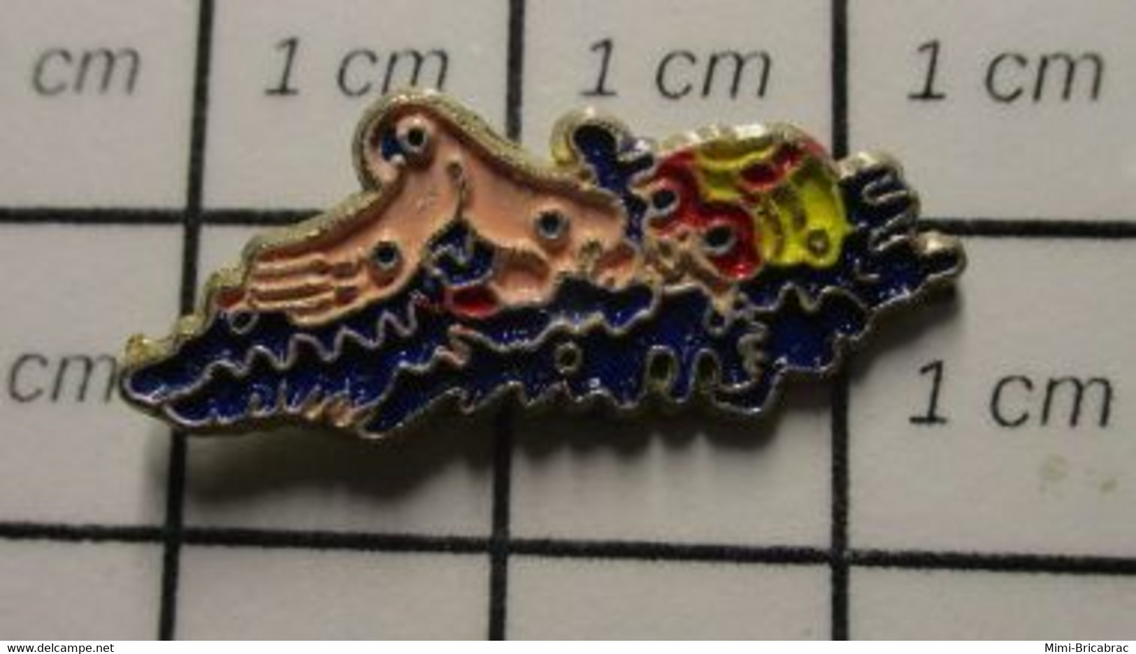 710a Pin's Pins / Beau Et Rare / THEME : SPORTS / NAGEUR NATATION CRAWL - Zwemmen