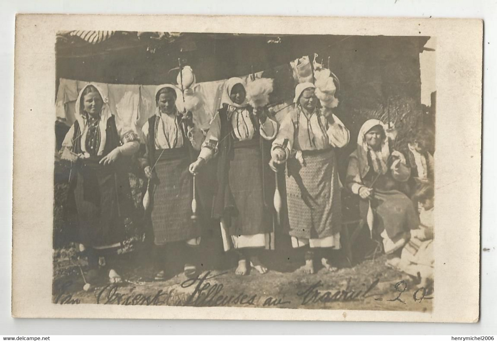 Métier  De Monastir 1918 Serbie Femmes Fileuses Au Travail En Orient Carte Photo - Kunsthandwerk