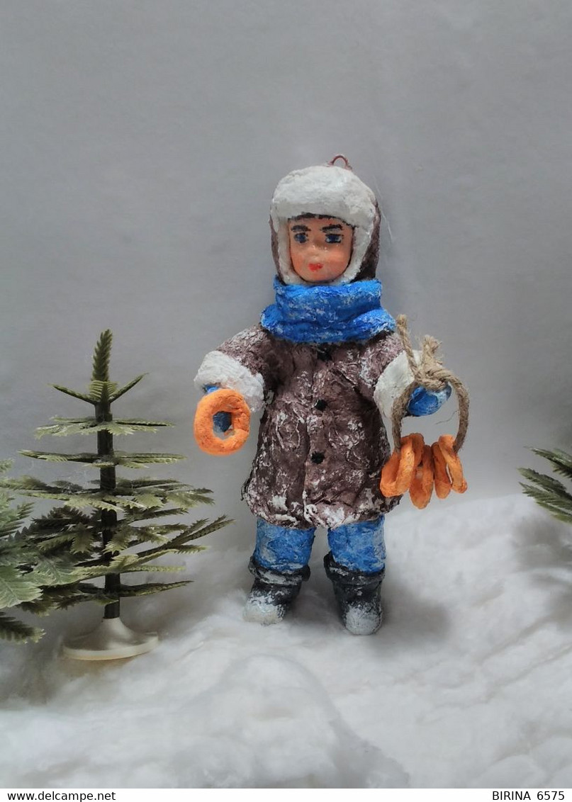 Christmas Tree Toy. Boy With Bagels. From Cotton. 13 Cm. New Year. Christmas. Handmade. - Schmuck Und Dekor