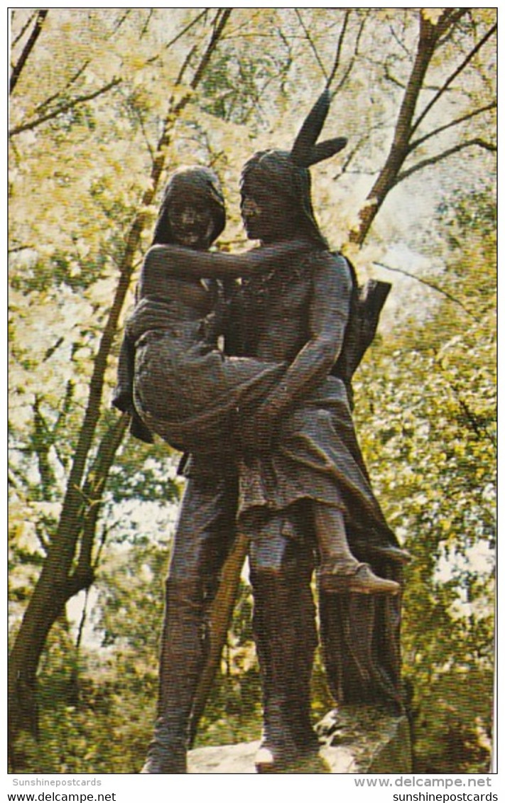 Minnesota Minneapolis Minnehaha And Hiawatha Statue Minnehaha Park - Minneapolis